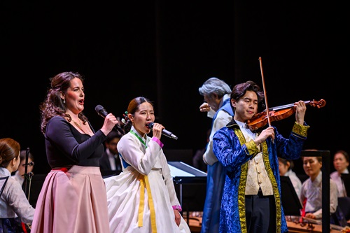 Wonderful cultural-connection experience through the performance collaborated by Korea classical music “Gugak’